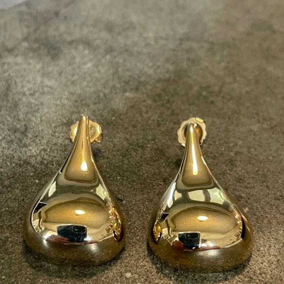 Pair of 14 k Gold Teardrop Earrings - Picture 3 of 11